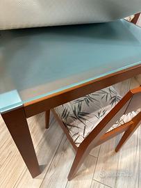 Tavolo in cristallo e legno