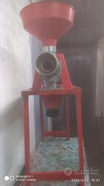 macchina spremi pomodori elettrica