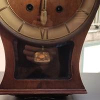 Coppia orologi da muro molto vecchi