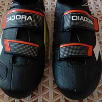 scarpe da ciclismo su strada