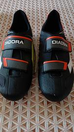 scarpe da ciclismo su strada