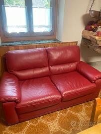 divano in pelle rosso