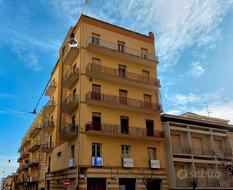 Corso sicilia:panoramico 5v in elegante stabile