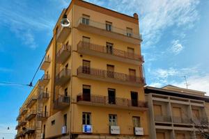 Corso sicilia:panoramico 5v in elegante stabile