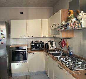 Cucina e tavolo