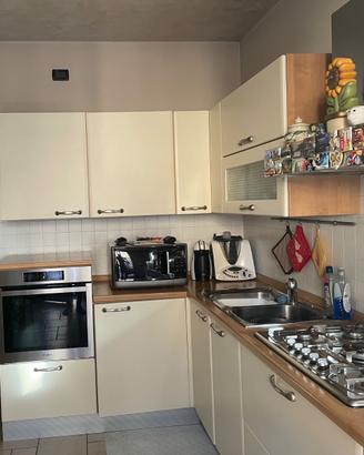 Cucina e tavolo