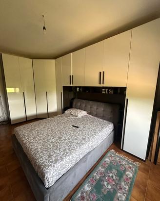 Camera da letto con angolo cabina armadio