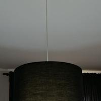 Lampadario con paralume in tessuto nero 