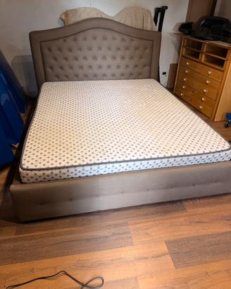 Letto matrimoniale con cassettone