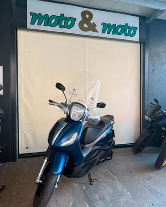 Piaggio Beverly 300 i.e. Scooter