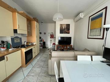 Bilocale ristrutturato con balcone a CrescenzagoM2