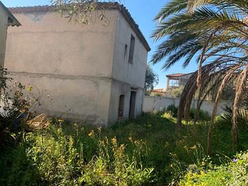 Casale con annesso terreno