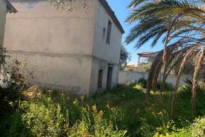 Casale con annesso terreno