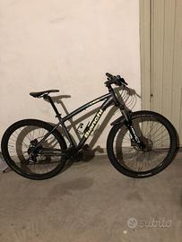 Bicicletta montain bike