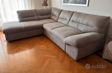 Divano angolare con contenitore e chaise longue