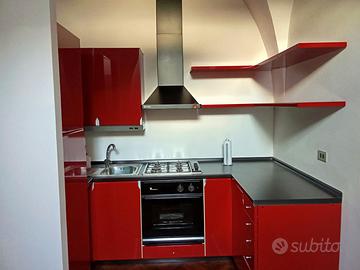 Cucina componibile Schiffini laccata rosso lucido