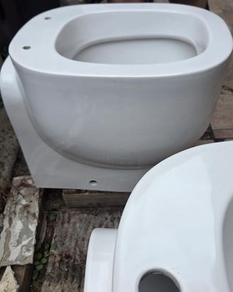 Coppia water e Bidet e copri water.
