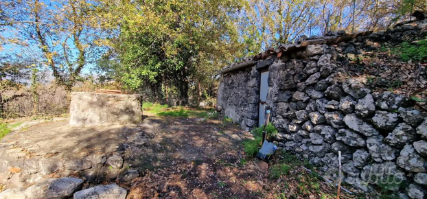 Terreno con rustico a Castiglione di Sicilia