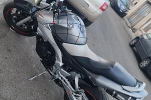 Suzuki gsr 600 naked