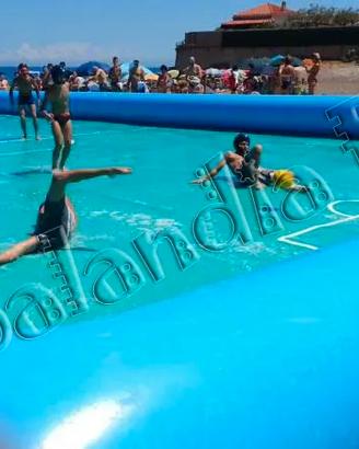 Campo da Calcio Saponato con Acqua Splash