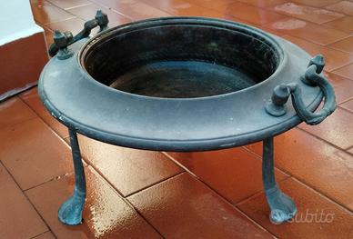 braciere completo di treppiedi, e portavaso in ram