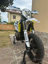 Husqvarna 701 supermoto