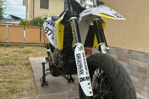 Husqvarna 701 supermoto