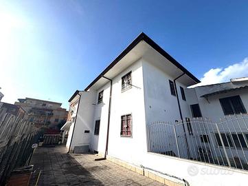 PORZIONE DI BIFAMILIARE A LATINA