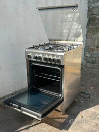Cucina a gas 4 fuochi con forno