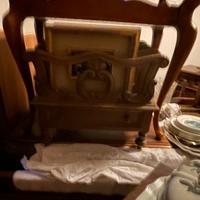Antico arredo: portariviste e piattaia