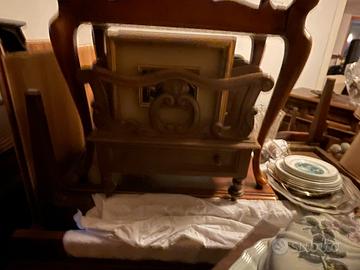 Antico arredo: portariviste e piattaia