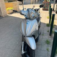 Beverly 300 s
