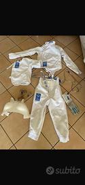 Attrezzatura da scherma abbigliamento e spade