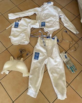 Attrezzatura da scherma abbigliamento e spade