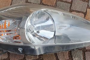 Fari anteriori Fiat Grande Punto