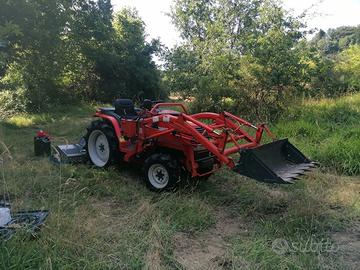 Trattorino kubota 29 cv con pala