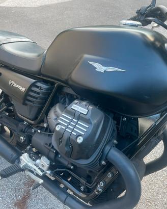 Moto Guzzi V7 III