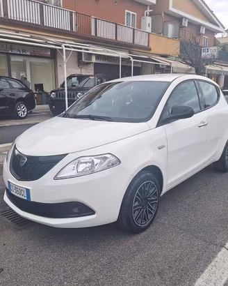 LANCIA Ypsilon 1.0 FireFly 70CV HYBRID ORO - KM