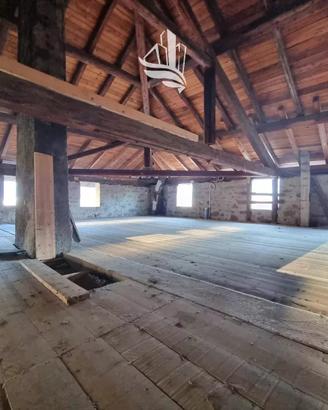 Vadena: Appartamento/ progetto al piano sottotetto