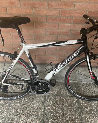 Bici da corsa Montana.