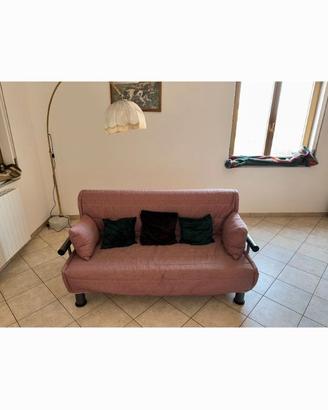 Divano letto, tavolo sedie