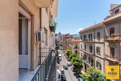 5 vani luminoso in Via Nicolò Garzilli