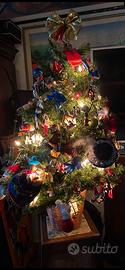 Albero di Natale con addobbi