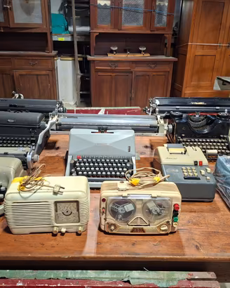 macchine da scrivere calcolatrici radio magnetofon