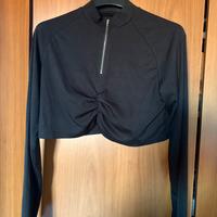 maglia crop nera con cerniera