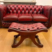 Divano Chesterfield originale in pelle rossa