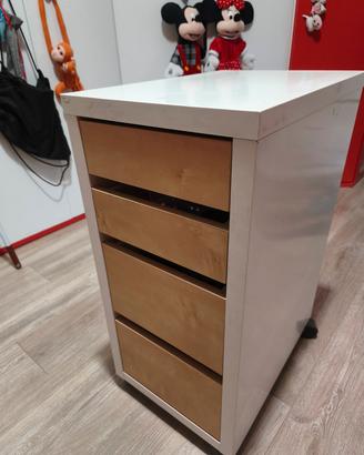 Mobiletto con cassetti e ruote della Ikea 
