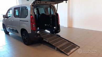 Berlingo benzina trasporto disabili pedana €6