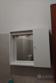 Specchio da bagno con mobiletto e luci integrate