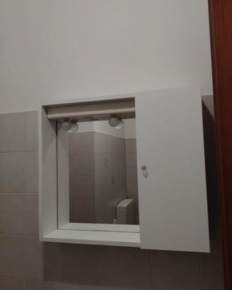 Specchio da bagno con mobiletto e luci integrate